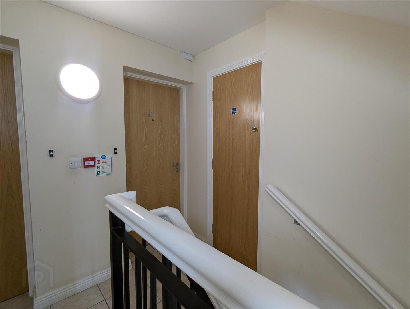 31 Brooklands Grove 3 of 13