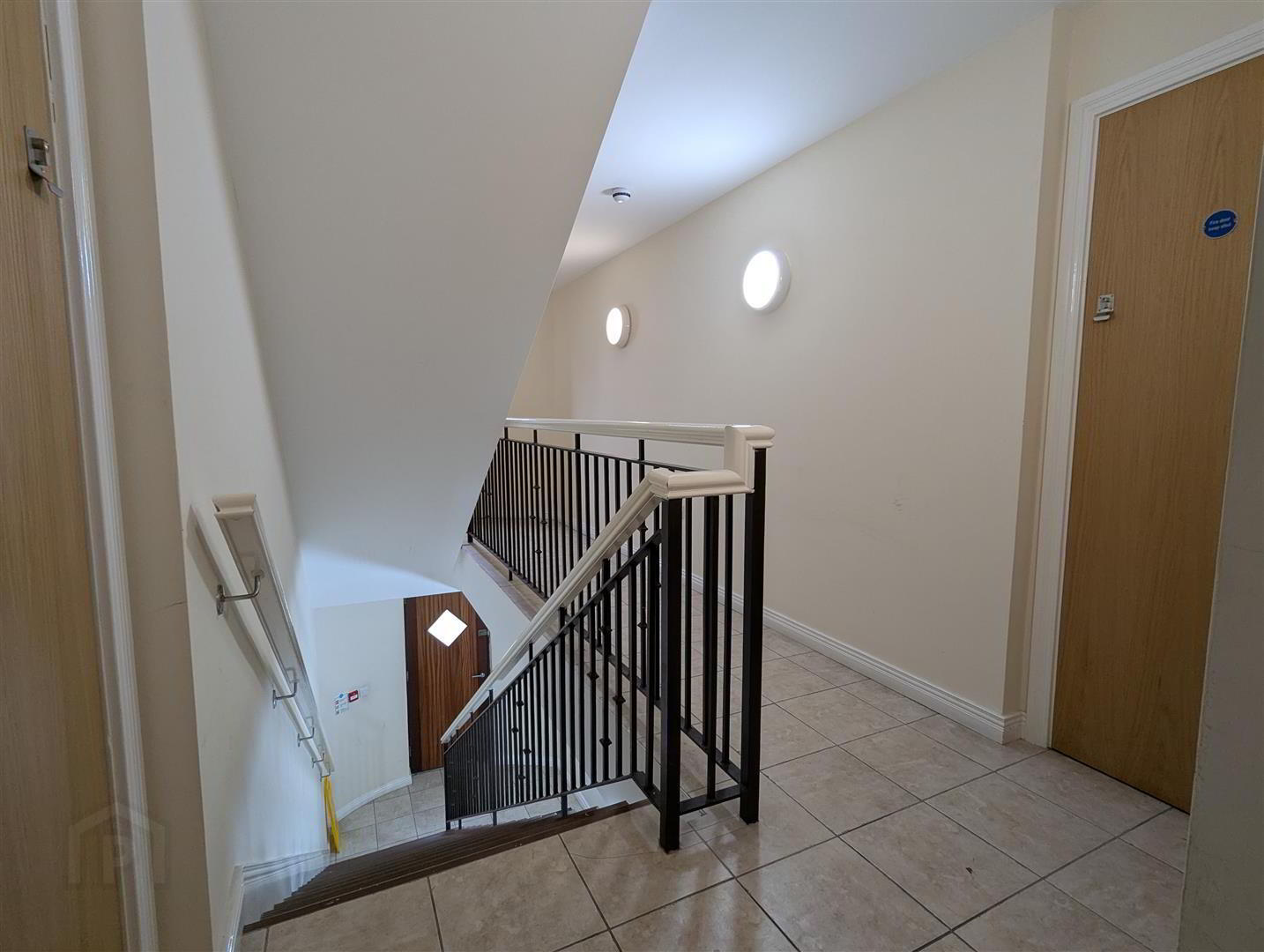 31 Brooklands Grove 2 of 13