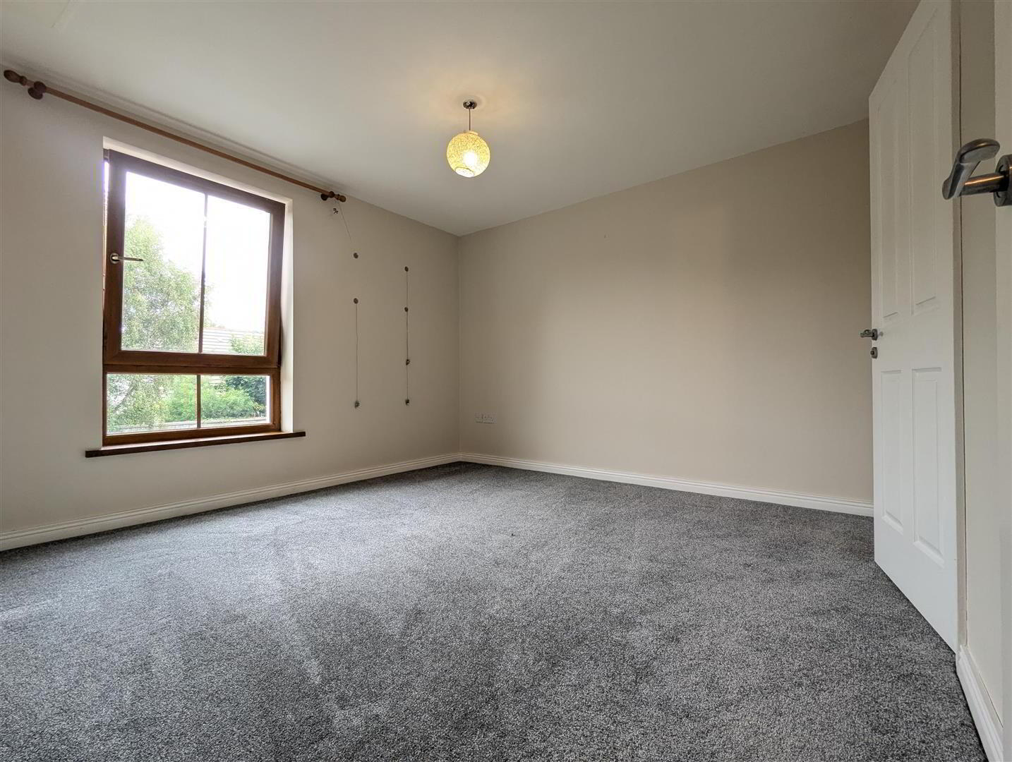 31 Brooklands Grove 7 of 13
