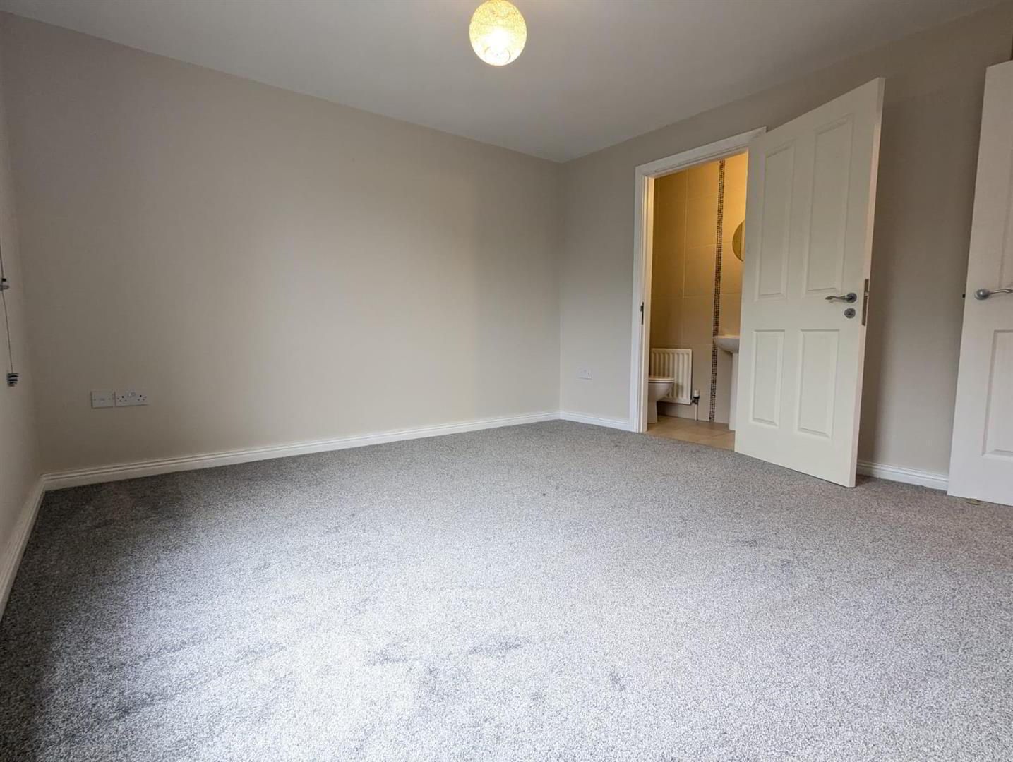 31 Brooklands Grove 8 of 13