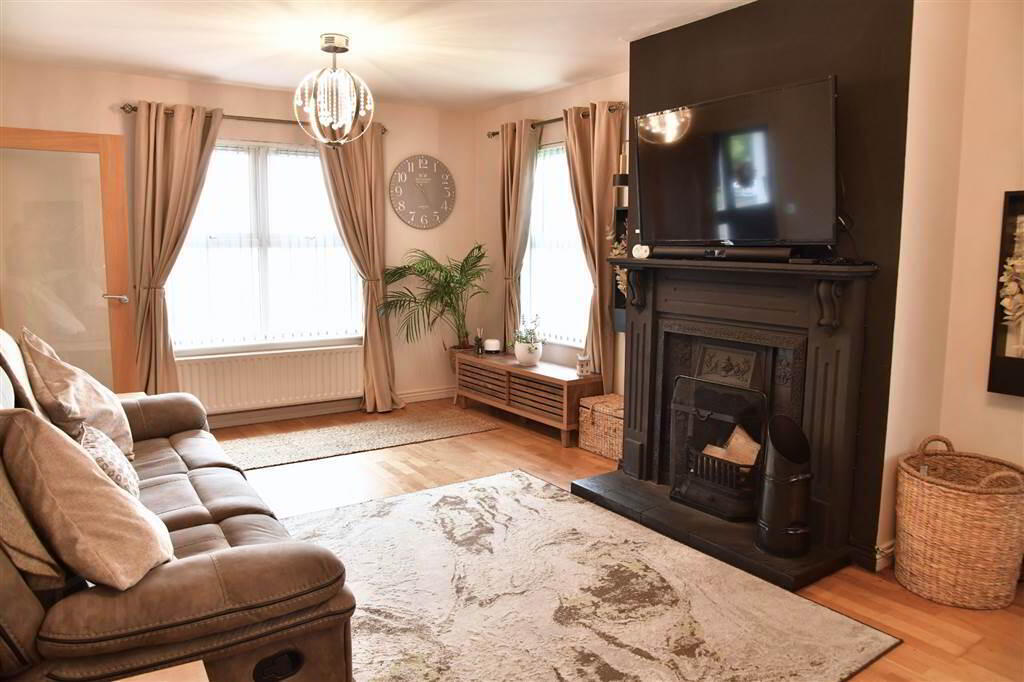 2 Old Cushendun Road 8 of 45