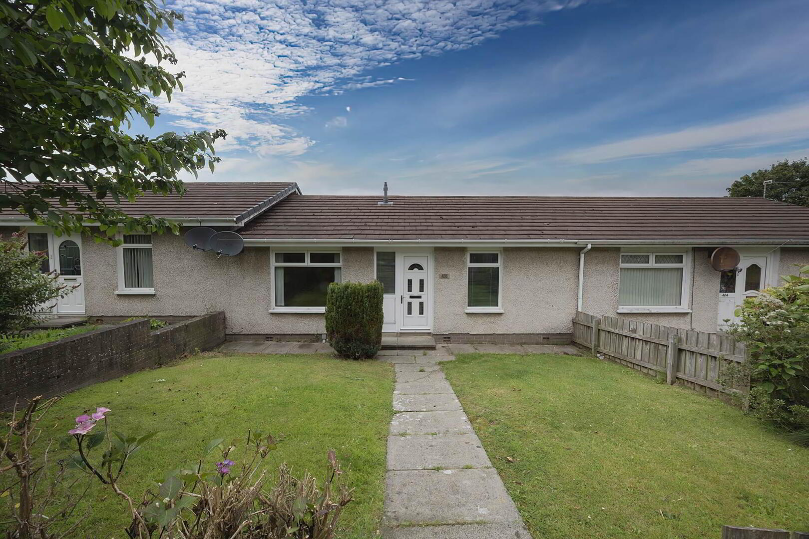 403 Garrymore 1 of 16