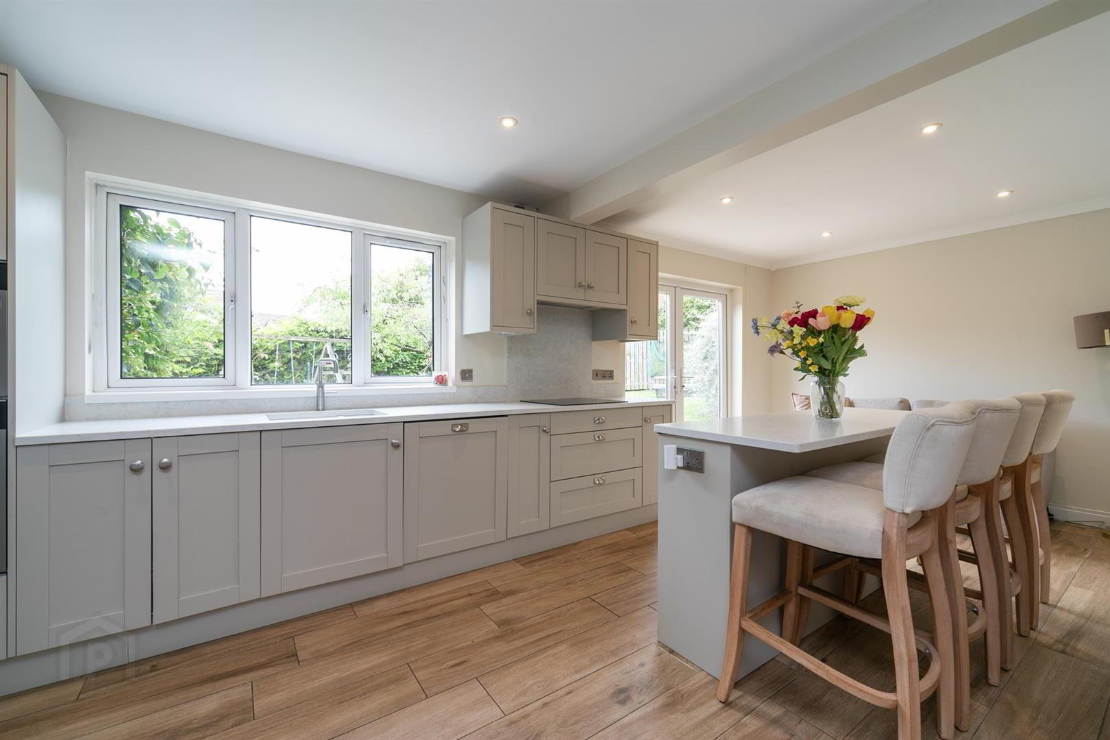 6 Baronscourt Gardens 10 of 39