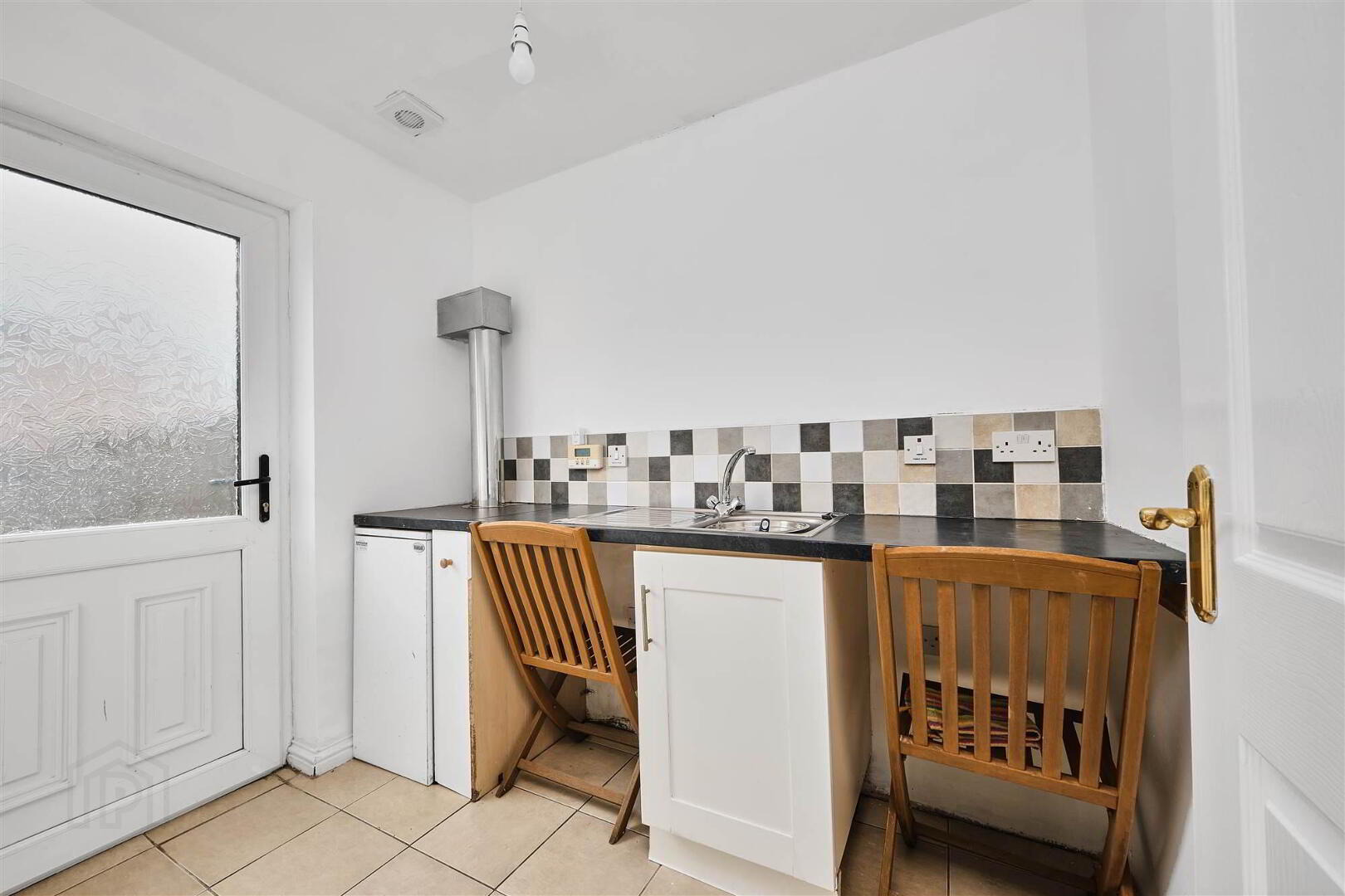 19 Hopefield Gardens 8 of 20
