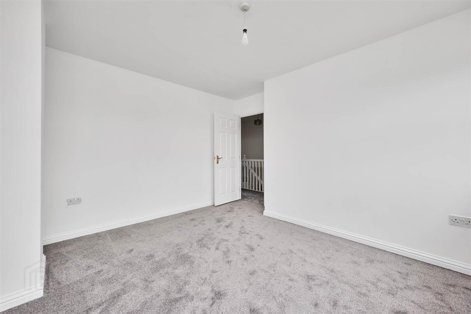 19 Hopefield Gardens 14 of 20