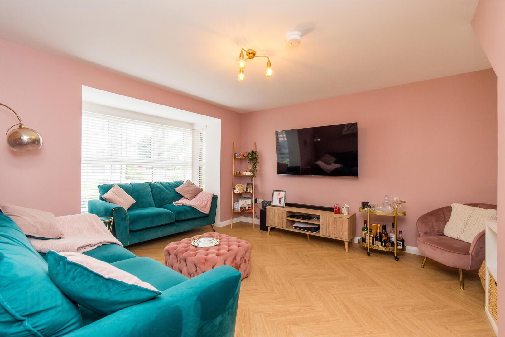 12 Ayrshire Manor 8 of 34