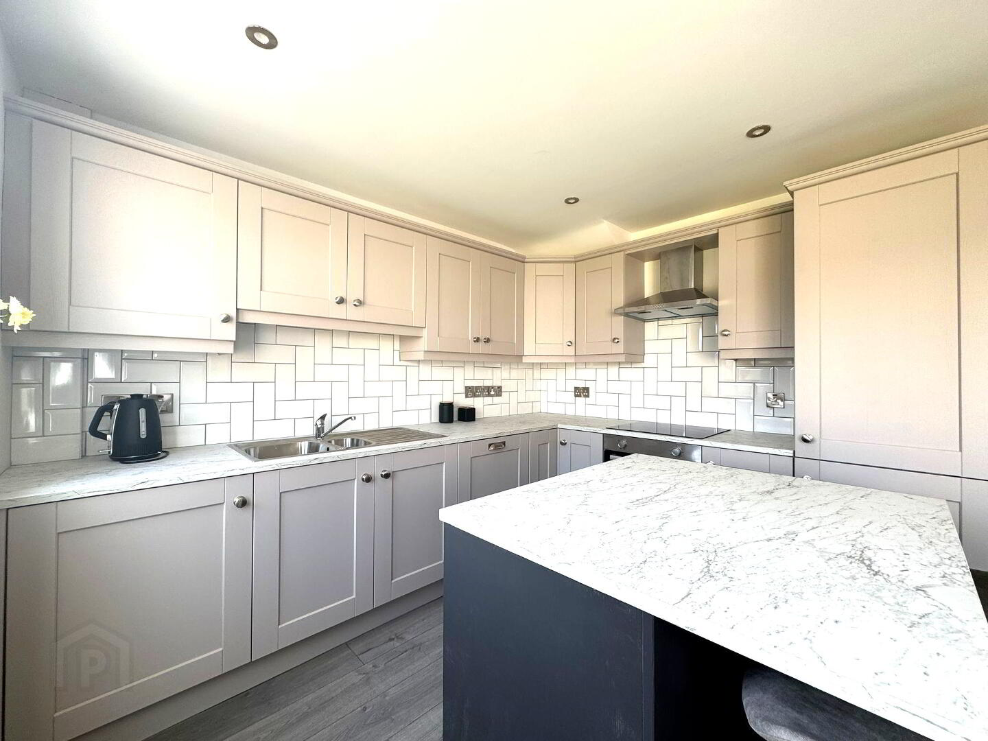 28 Lennox Avenue 6 of 18