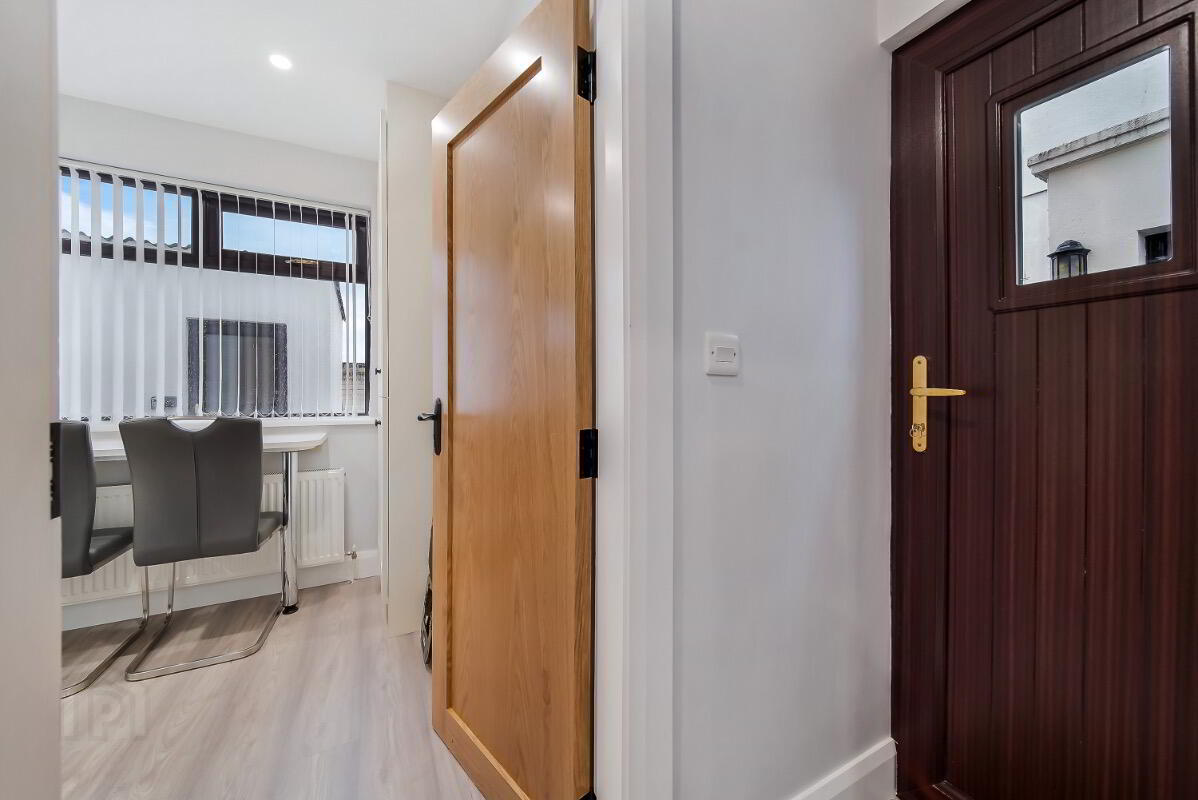 85 Joanmount Gardens 4 of 18