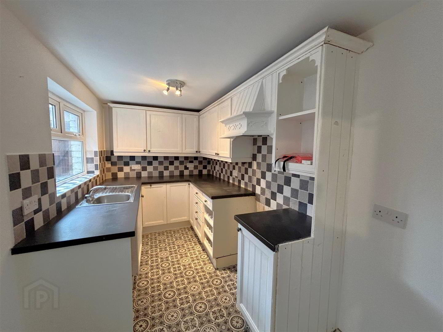 29 St. Aubyn Street 6 of 13