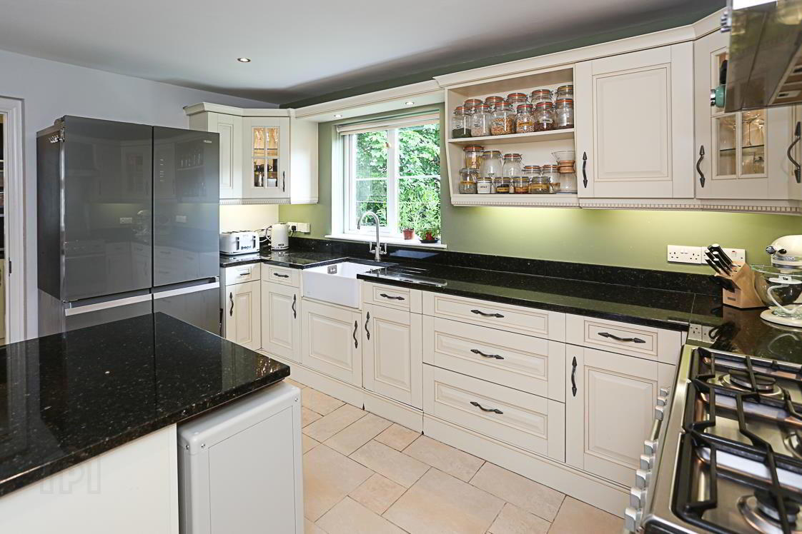 24 Walmer Grove 11 of 42
