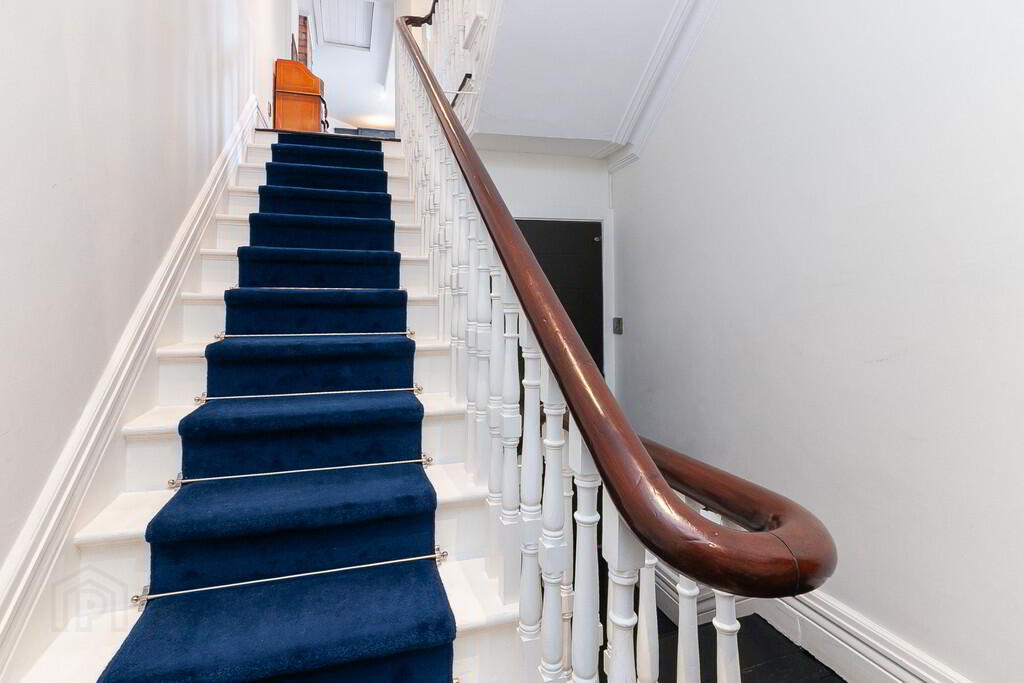 Apt 3, 79 Marlborough Park South 5 of 22