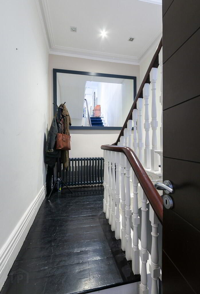 Apt 3, 79 Marlborough Park South 4 of 22