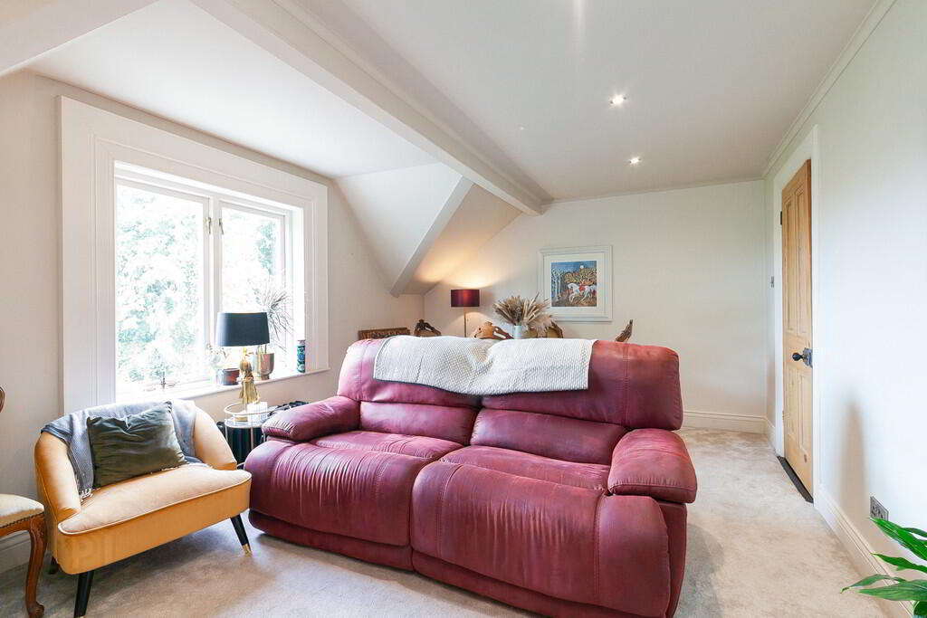 Apt 3, 79 Marlborough Park South 9 of 22