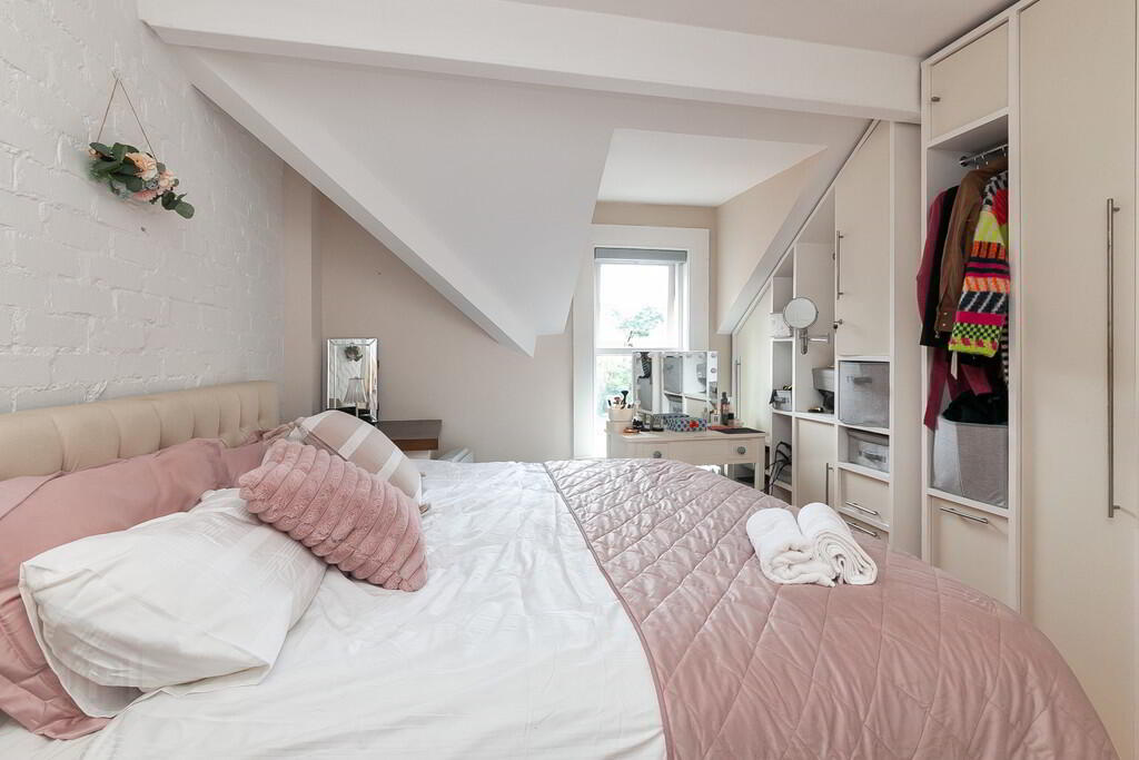 Apt 3, 79 Marlborough Park South 12 of 22