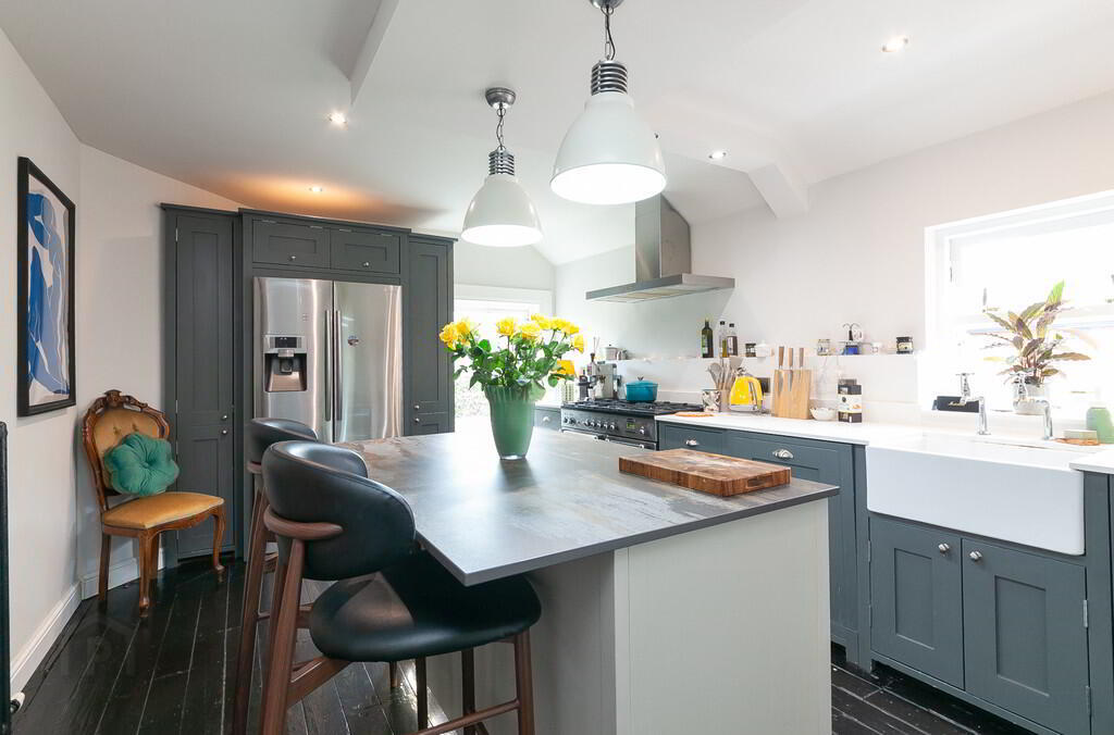 Apt 3, 79 Marlborough Park South 15 of 22