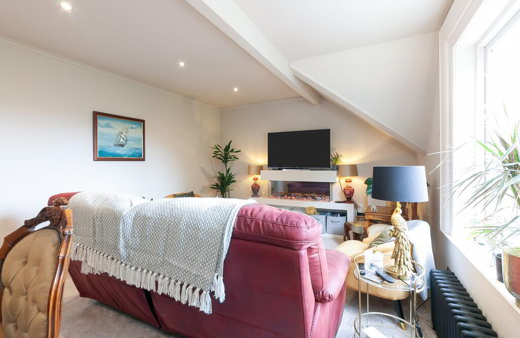 Apt 3, 79 Marlborough Park South 8 of 22