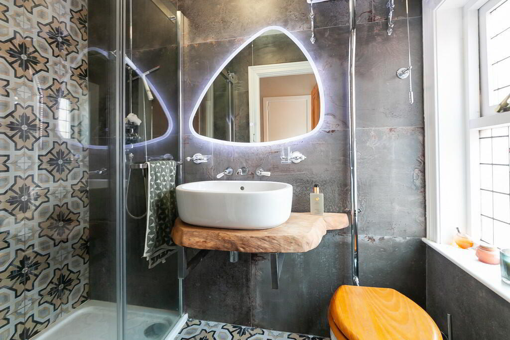 Apt 3, 79 Marlborough Park South 14 of 22