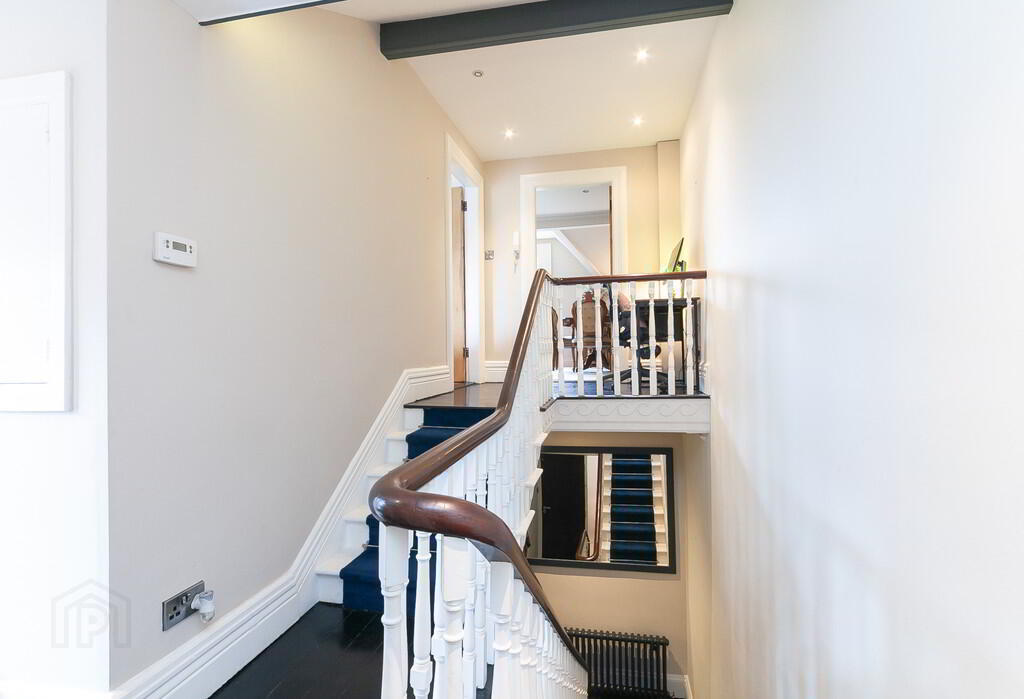 Apt 3, 79 Marlborough Park South 10 of 22