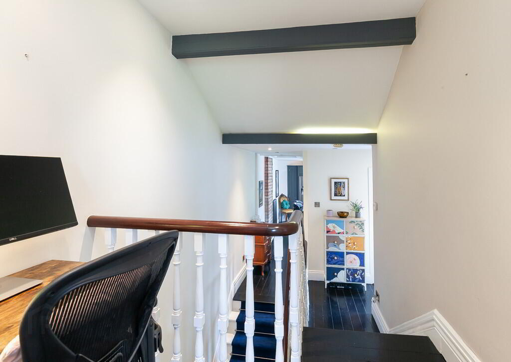 Apt 3, 79 Marlborough Park South 11 of 22
