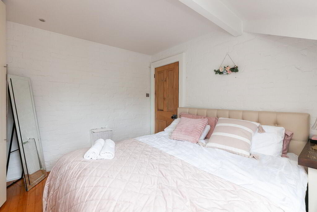 Apt 3, 79 Marlborough Park South 13 of 22
