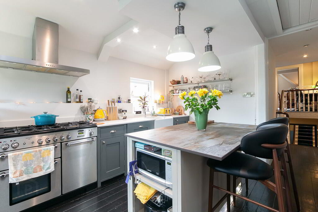 Apt 3, 79 Marlborough Park South 17 of 22