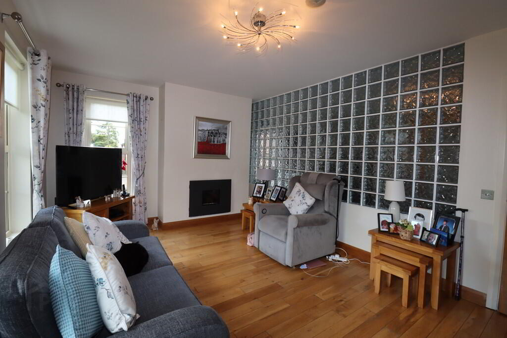 101b Upper Road 5 of 13