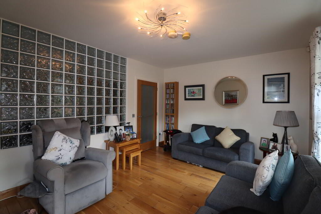 101b Upper Road 6 of 13