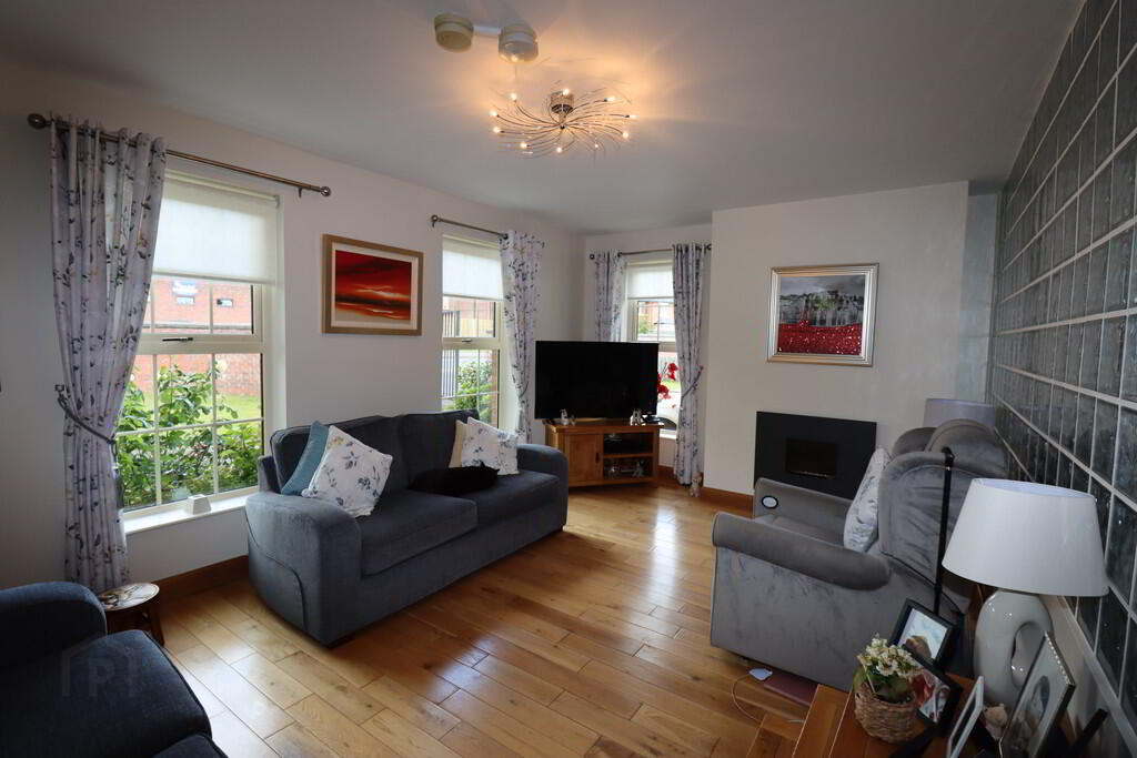 101b Upper Road 2 of 13