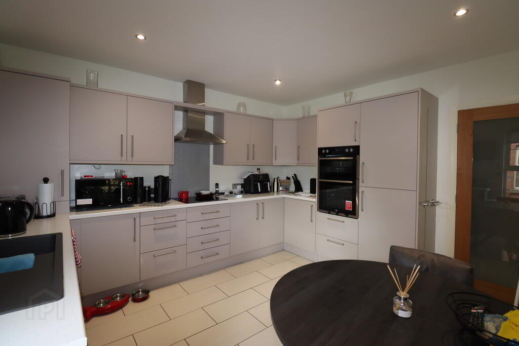 101b Upper Road 7 of 13