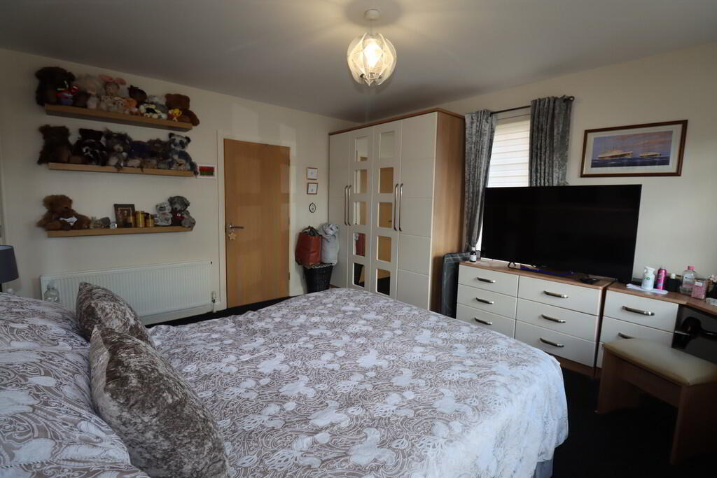 101b Upper Road 9 of 13