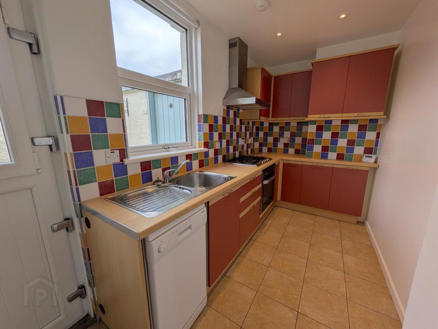 4 Edenderry Gardens 3 of 8