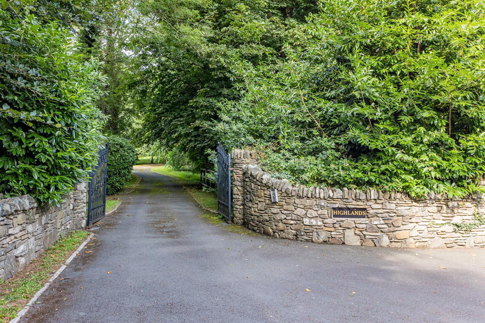 Highlands, 37 Farranfad Road 24 of 33