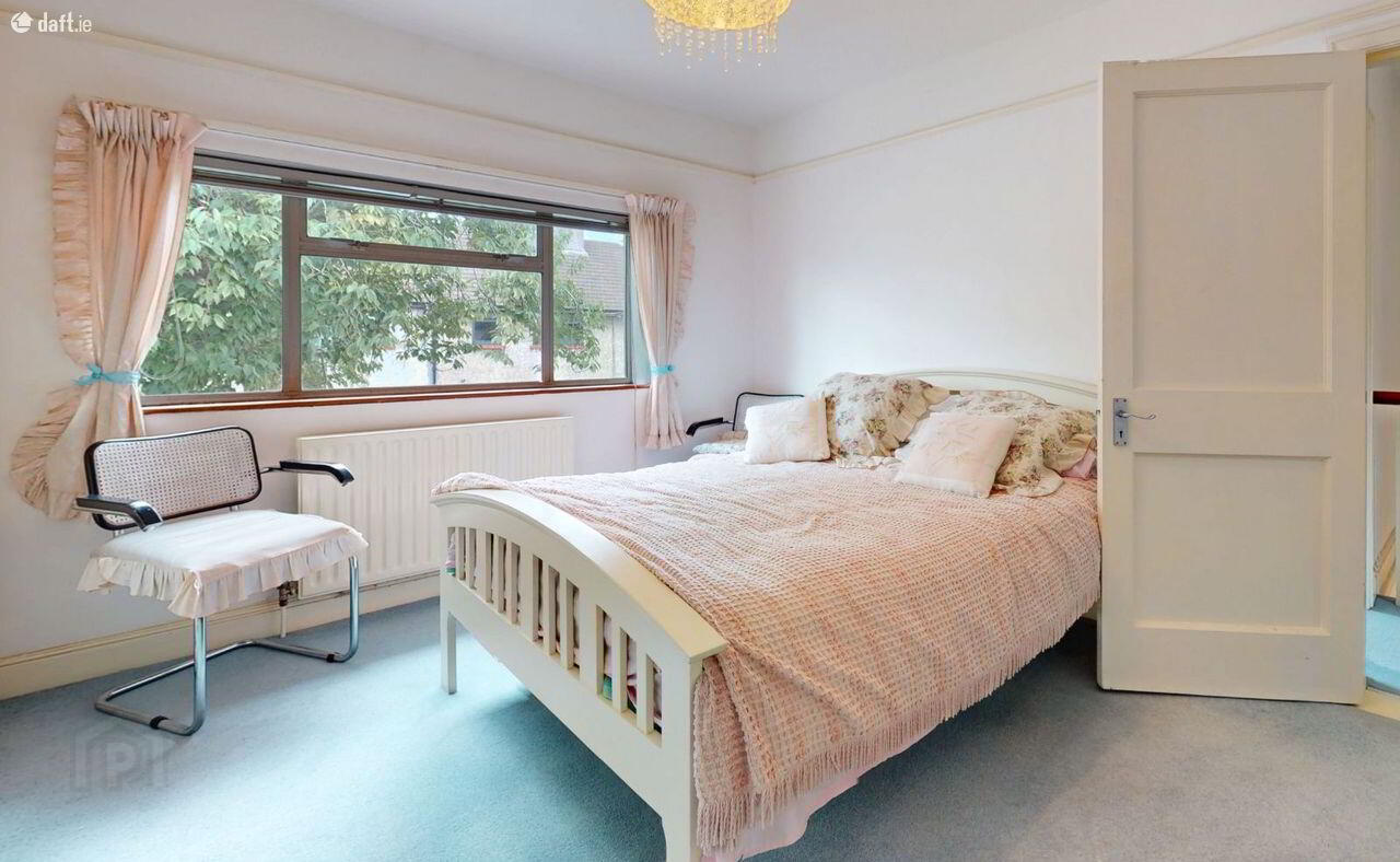 13 Shandon Crescent 17 of 23