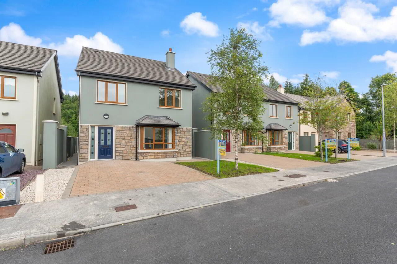 14 Gleann Darach 1 of 25