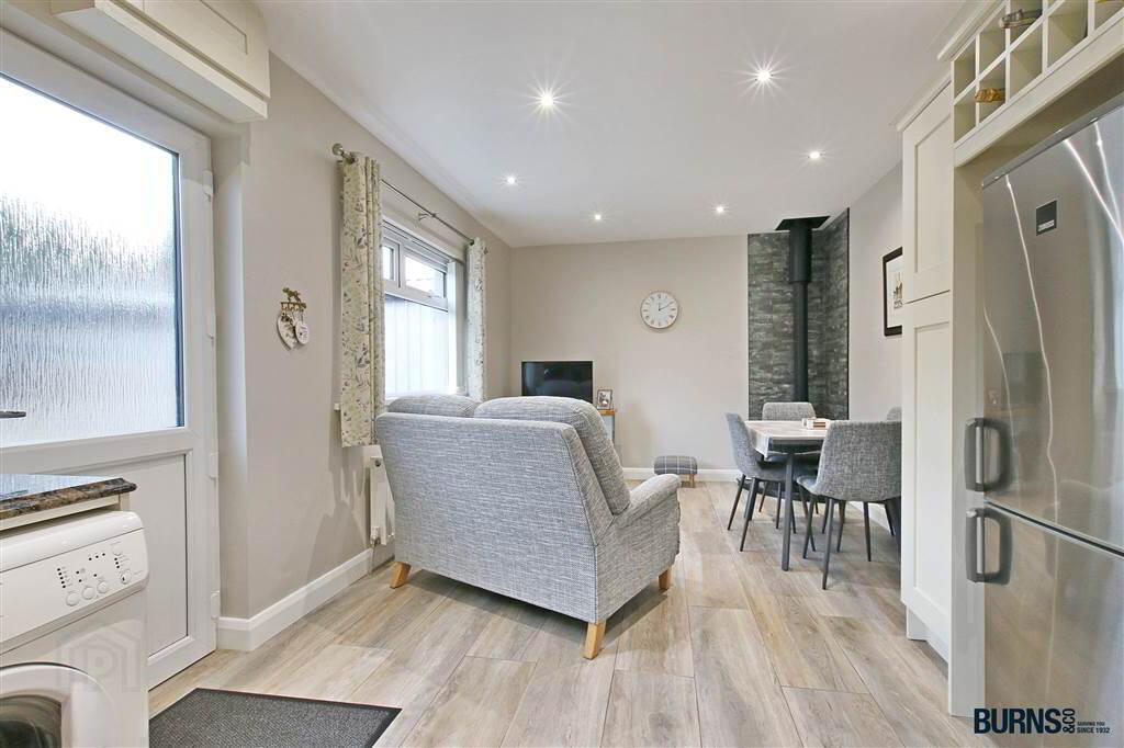 19 Calmore Park 11 of 35