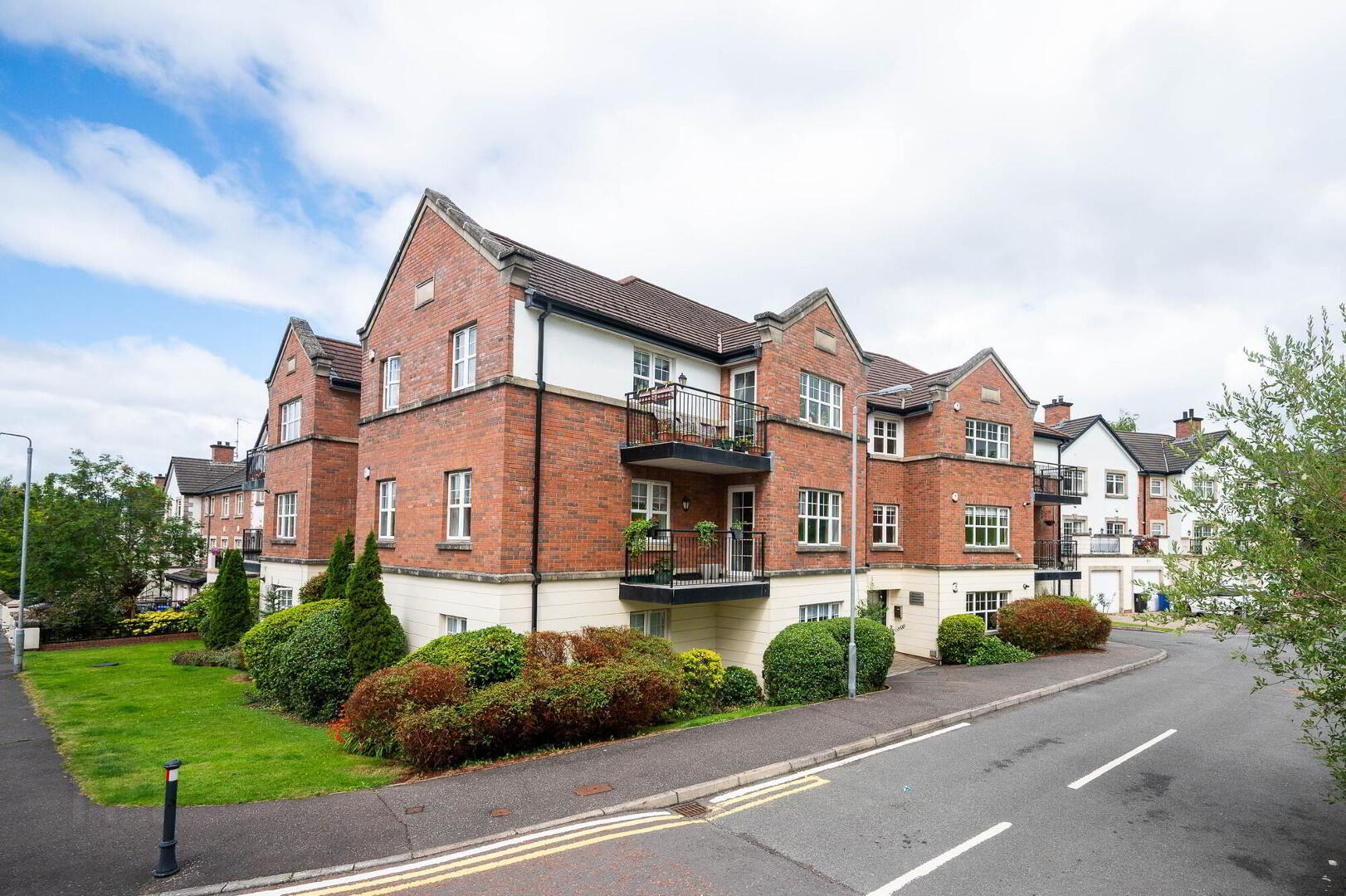 Apt 3 Elm House, 2 Beech Heights 2 of 18