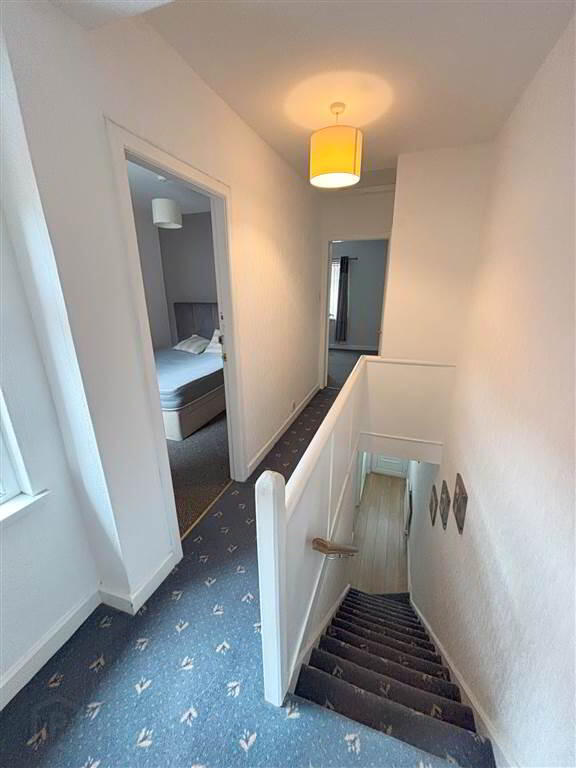 28 Rockview Street 8 of 14