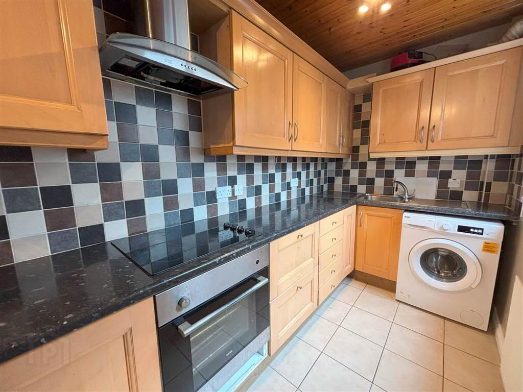 28 Rockview Street 3 of 14