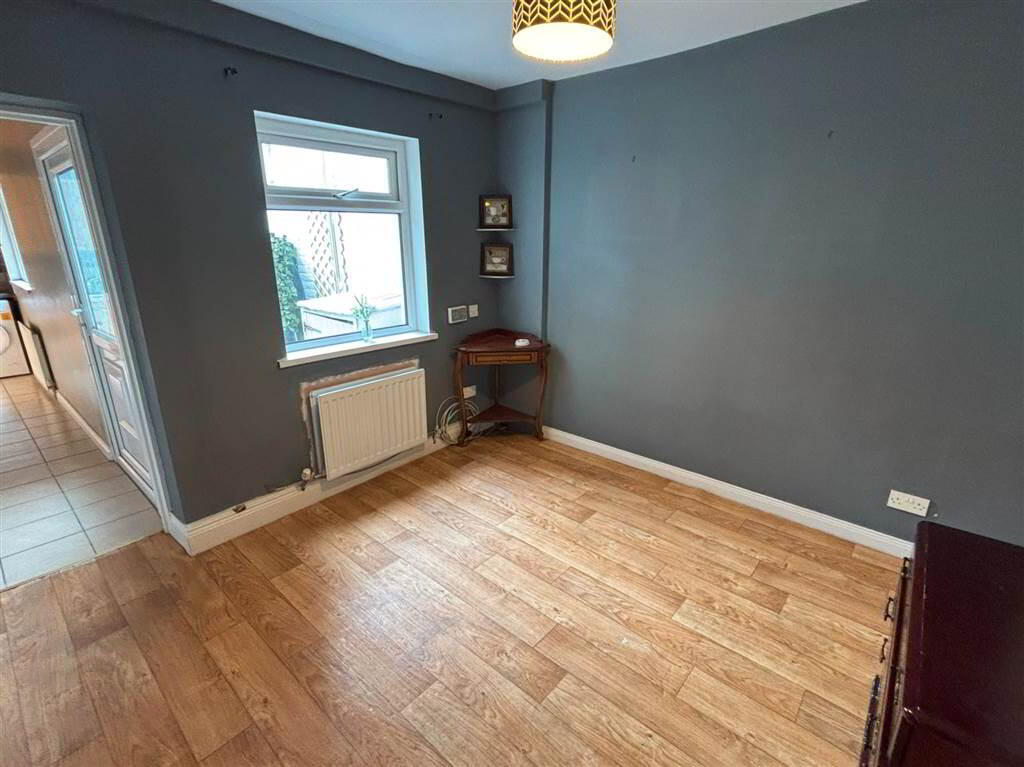 28 Rockview Street 7 of 14
