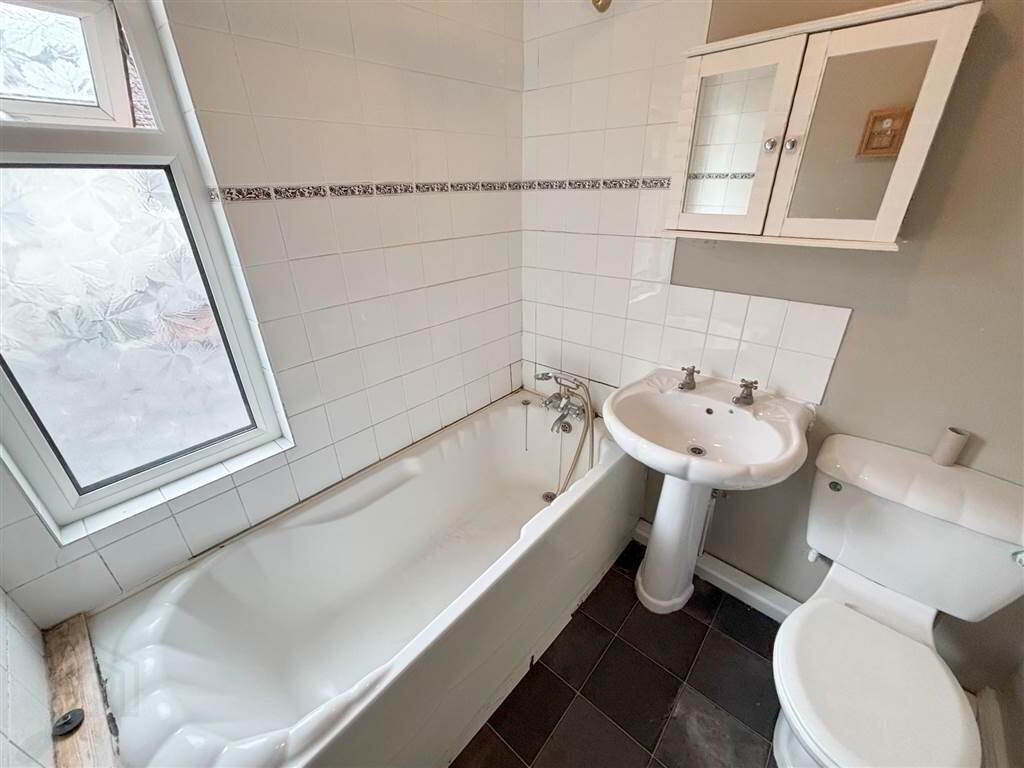 28 Rockview Street 9 of 14