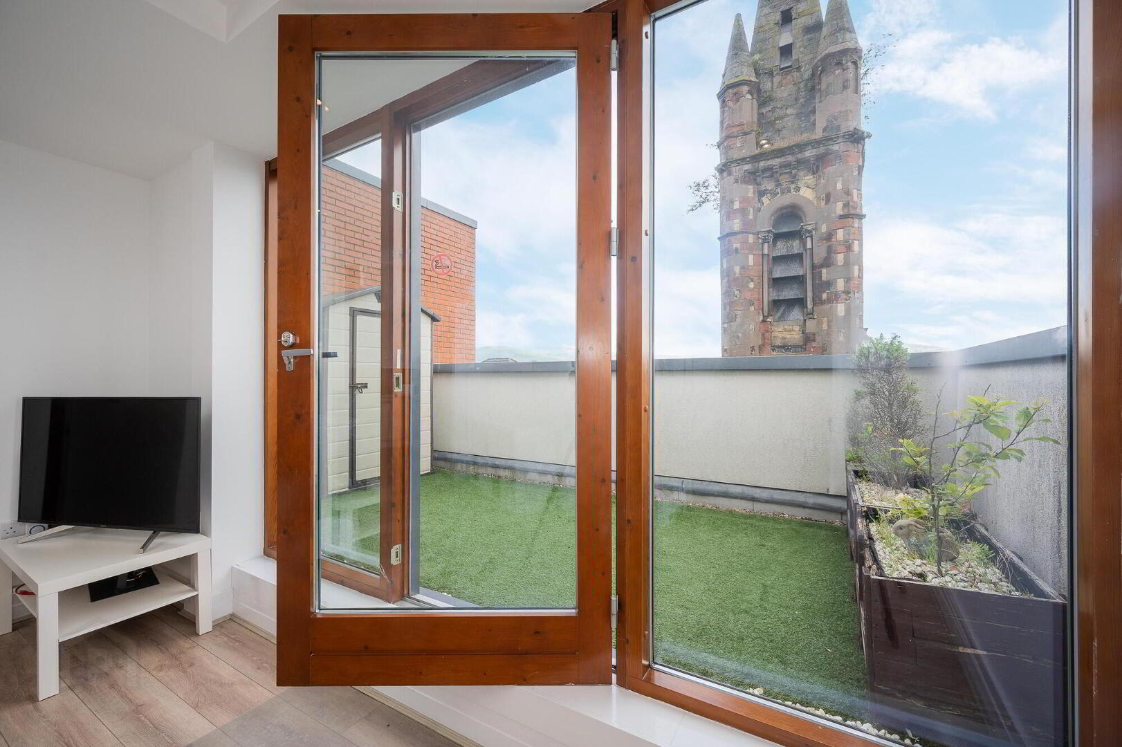 Apt 41 James Clow, 11 Princes Dock Street 6 of 19