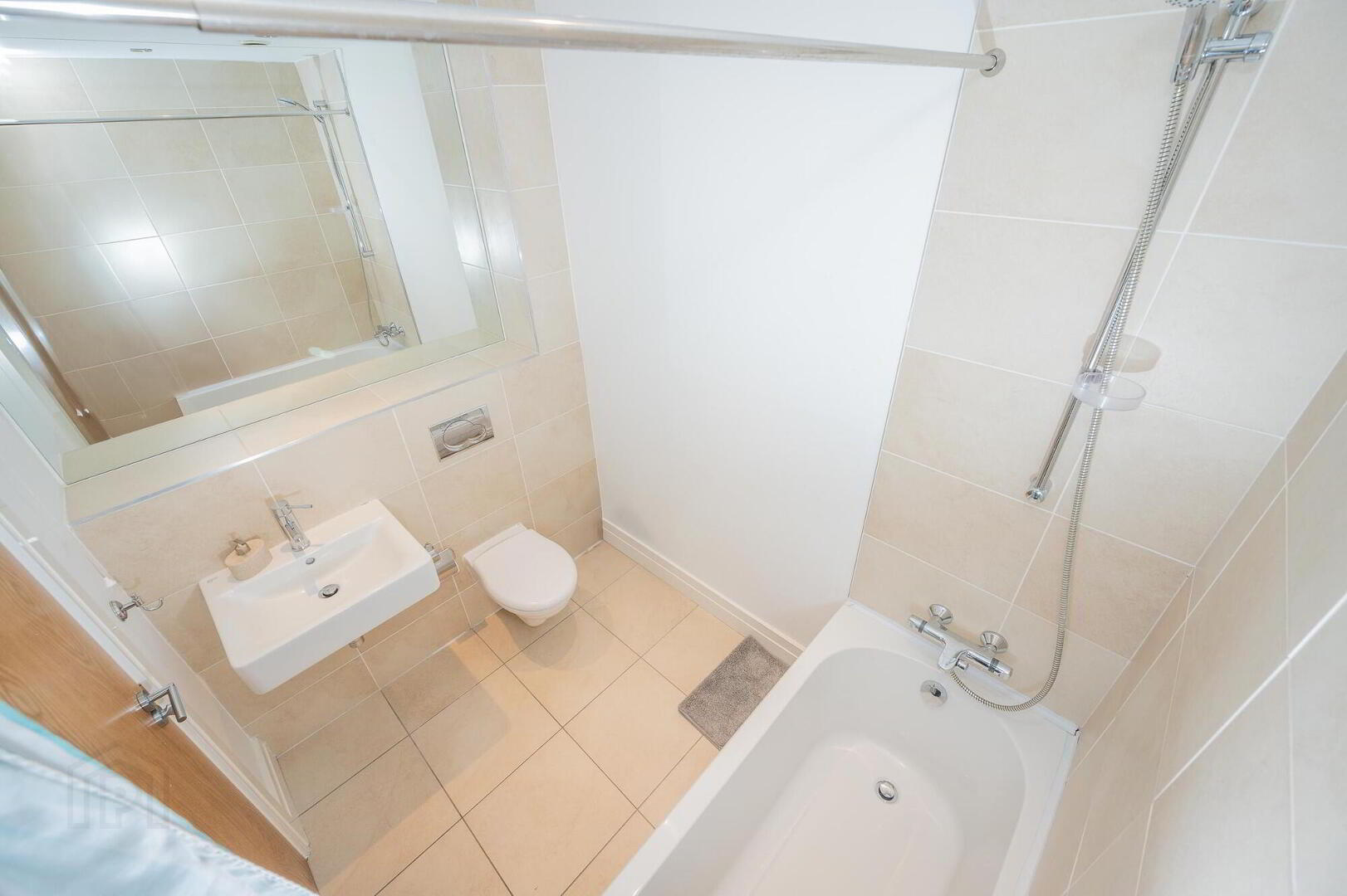 Apt 41 James Clow, 11 Princes Dock Street 18 of 19