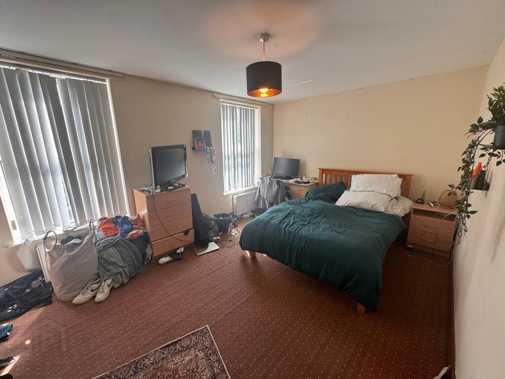 Flat 2, 6 Eglantine Avenue 5 of 15