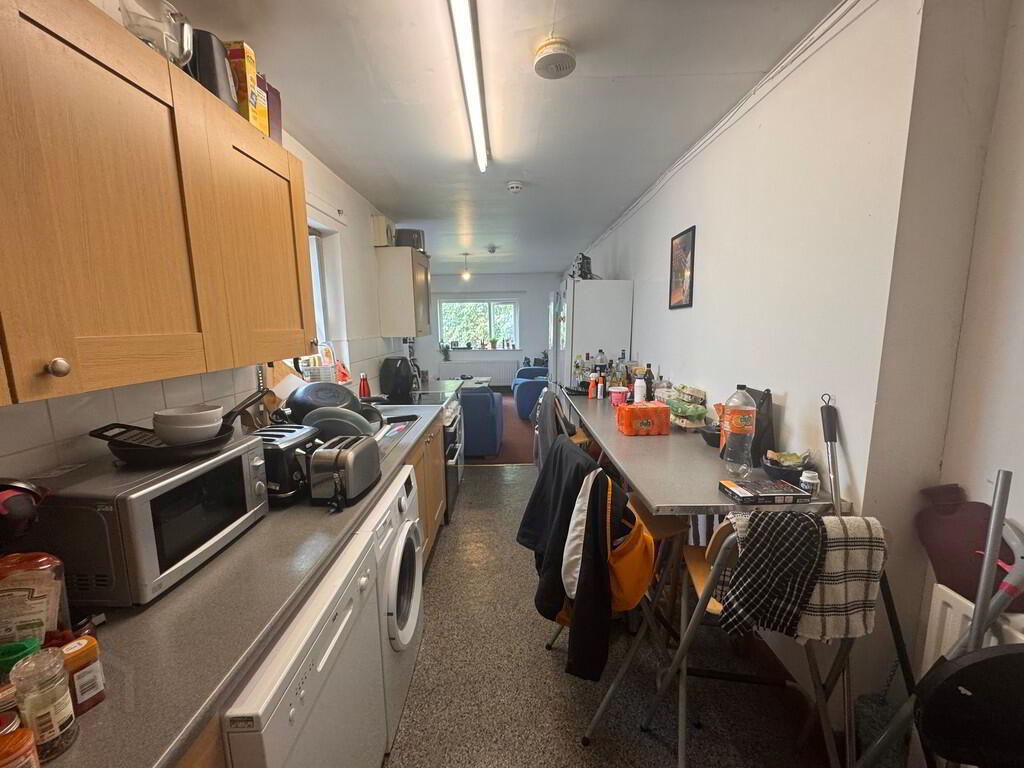 Flat 2, 6 Eglantine Avenue 4 of 15