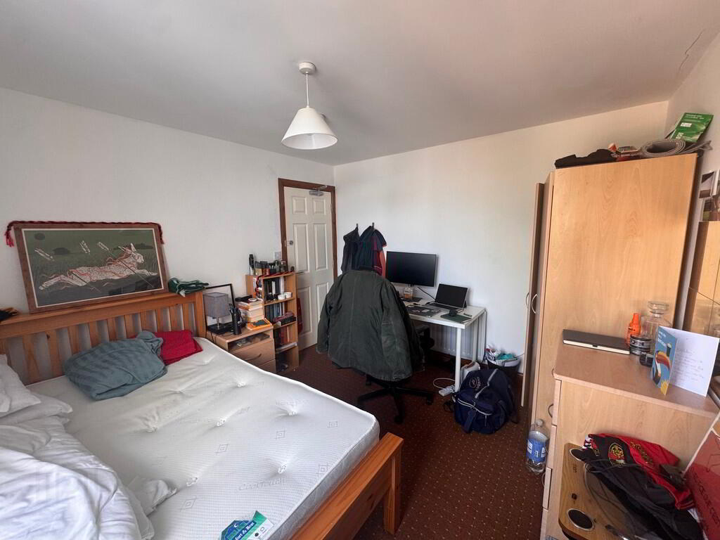 Flat 2, 6 Eglantine Avenue 12 of 15