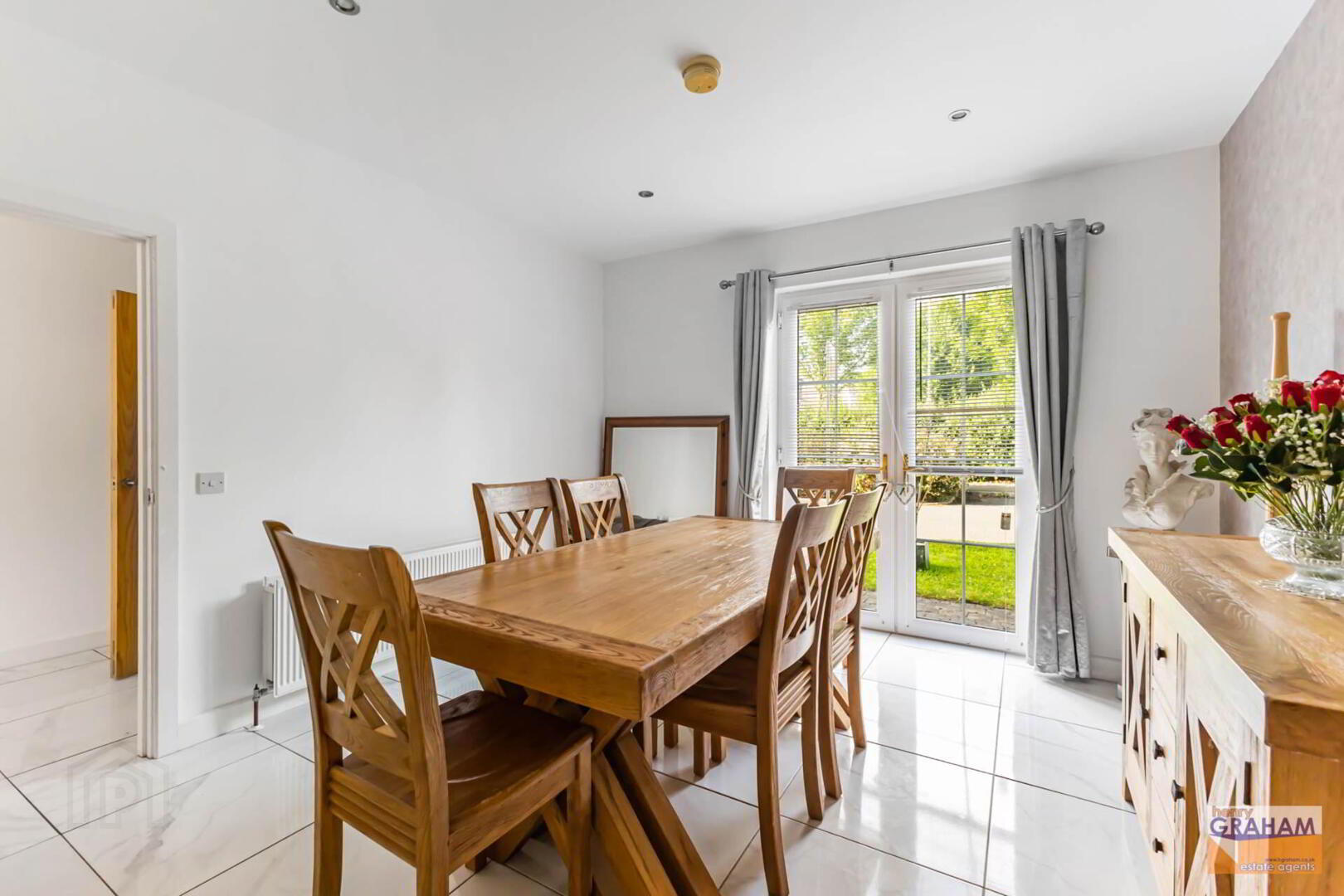 4 Holstein Crescent 8 of 30