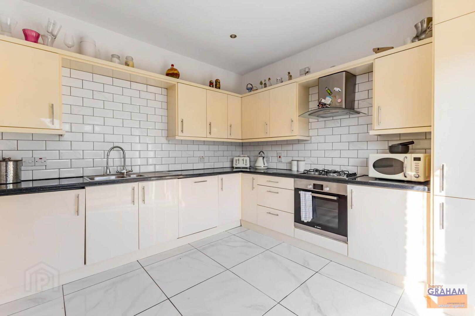 4 Holstein Crescent 9 of 30