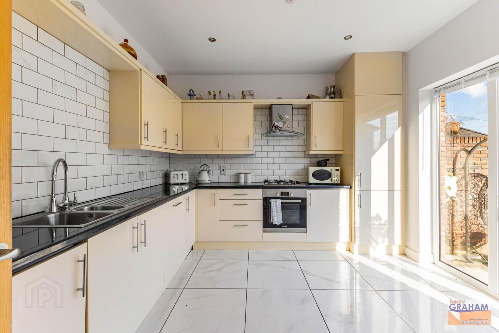 4 Holstein Crescent 10 of 30