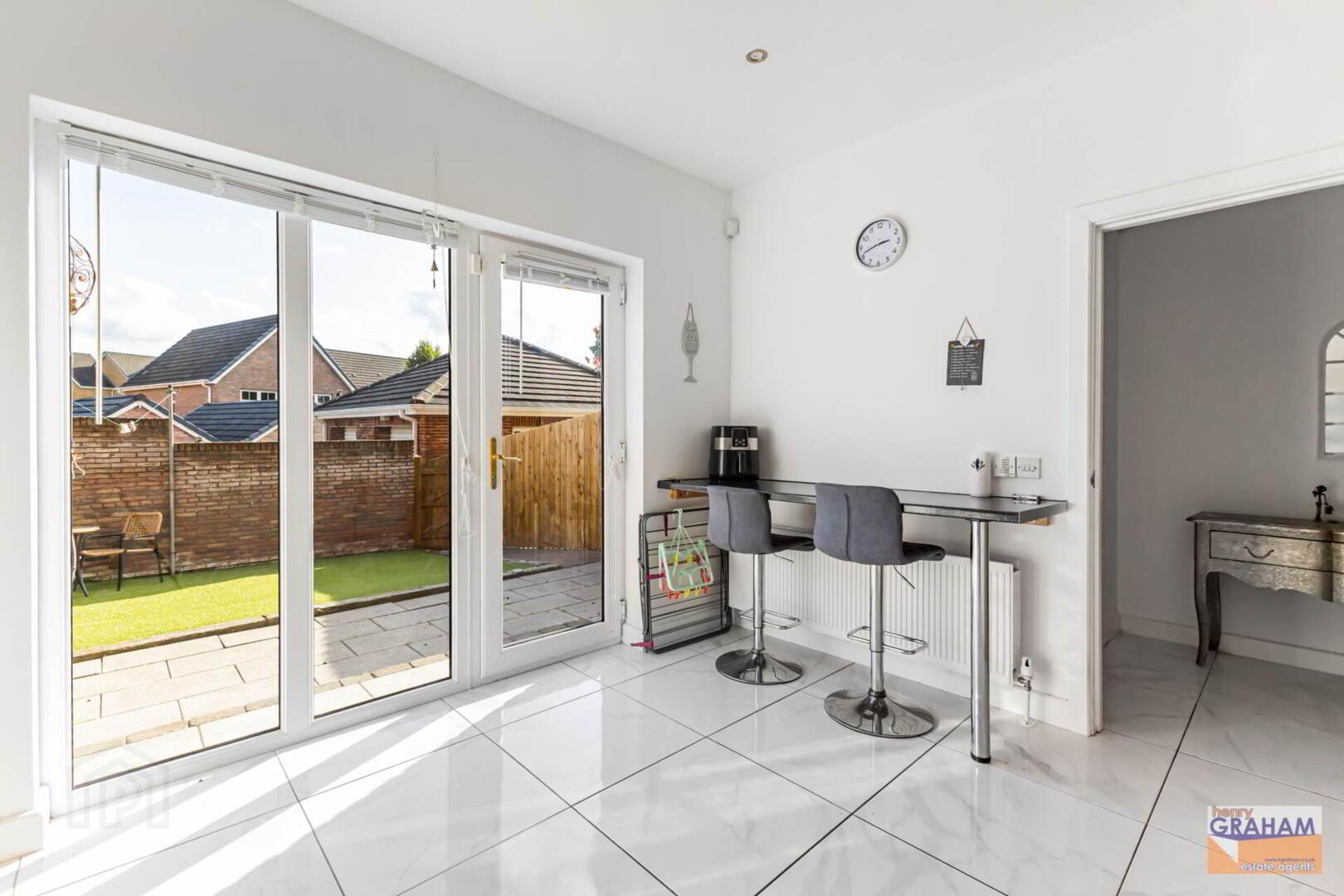 4 Holstein Crescent 11 of 30