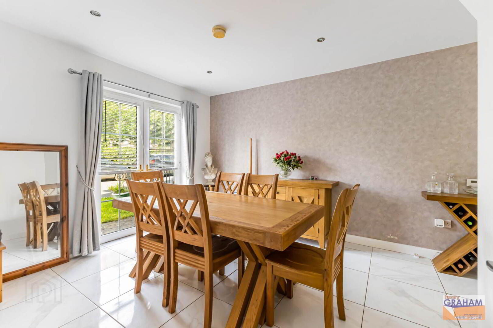 4 Holstein Crescent 7 of 30